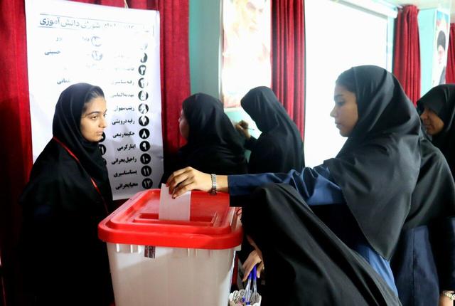 انتخابات شورای دانش‌آموزی در مدارس شهرستان دیر برگزار شد