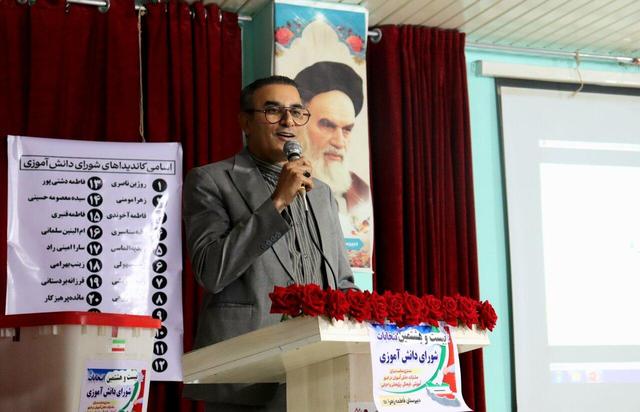 روشن: شورای دانش‌آموزی کانون تصمیم‌سازی است