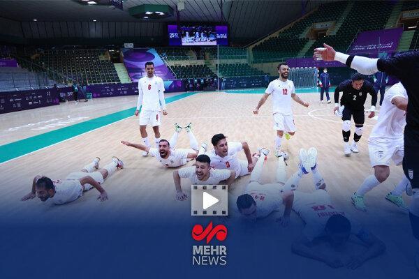 مراسم اهدا مدال قهرمانی به تیم فوتسال ایران در بازیهای کشورهای اسلامی