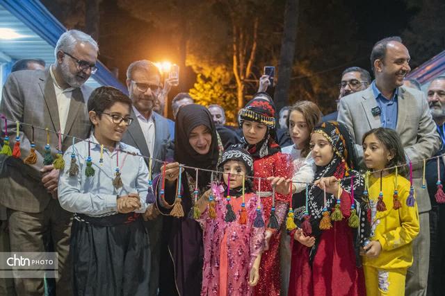 آغاز به کار پانزدهمین نمایشگاه سراسری صنایع‌دستی کشور در کرمانشاه/ معاون سیاسی استاندار کرمانشاه: ضرورت زمینه‌سازی برای توسعه صادرات صنایع‌دستی کشور