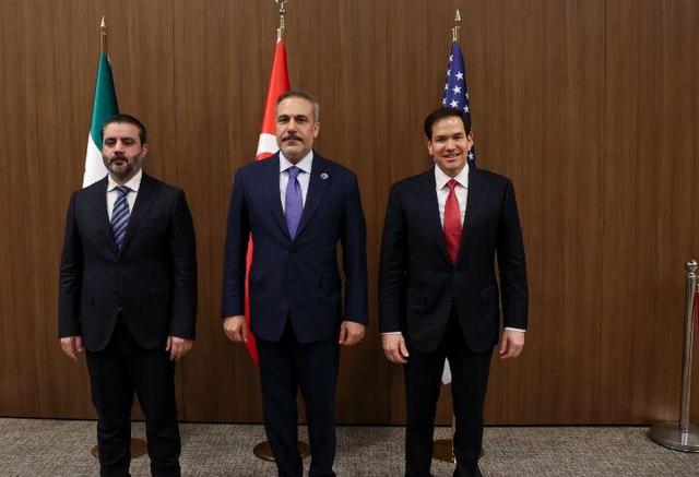 نشست سه جانبه وزیران خارجه آمریکا، ترکیه و سوریه