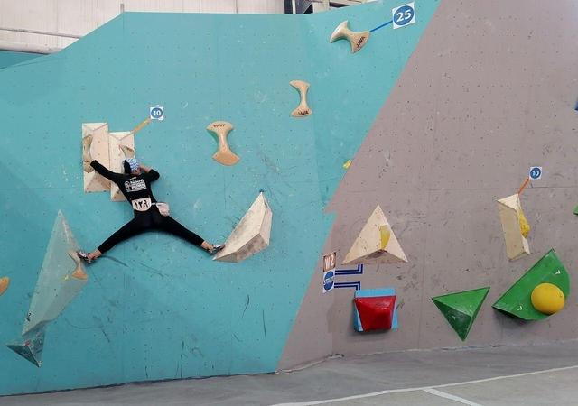 سنگنورد کرمانی قهرمان لیگ بولدرینگ بانوان کشور شد