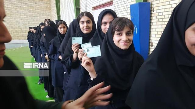 فیلم | برگزاری انتخابات شورای دانش‌آموزی در بوشهر