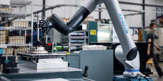 ویدیو| ربات هنرمند برای شما نقاشی می‌کشد