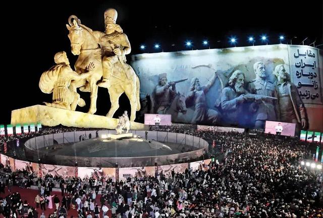 مجسمه جدید میدان انقلاب «حقیقت» ندارد/ گاف تاریخی شهرداری زاکانی درمورد شاهنشاه ساسانی