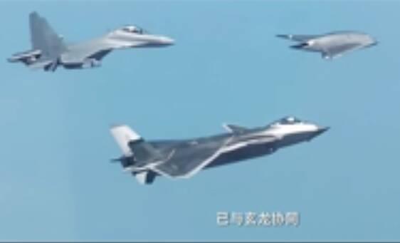 فیلم/ رونمایی چین از جدیدترین جنگنده بدون سرنشین و پنهان کار