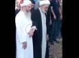 اتفاق عجیب؛ احترام عالم اهل سنت به شیعیان در نماز میّت+ ویدئو | رفتار تحسین برانگیز روحانی شیعه را ببینید