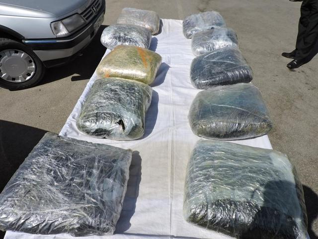 کشف بیش از ۴ تن مواد مخدر در الیگودرز/ ۵ قاچاقچی دستگیر شدند