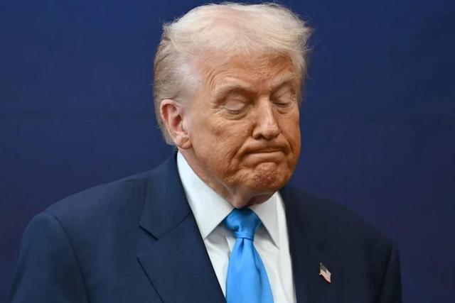 کاهش قابل توجه رضایت آمریکایی‌ها از عملکرد ترامپ