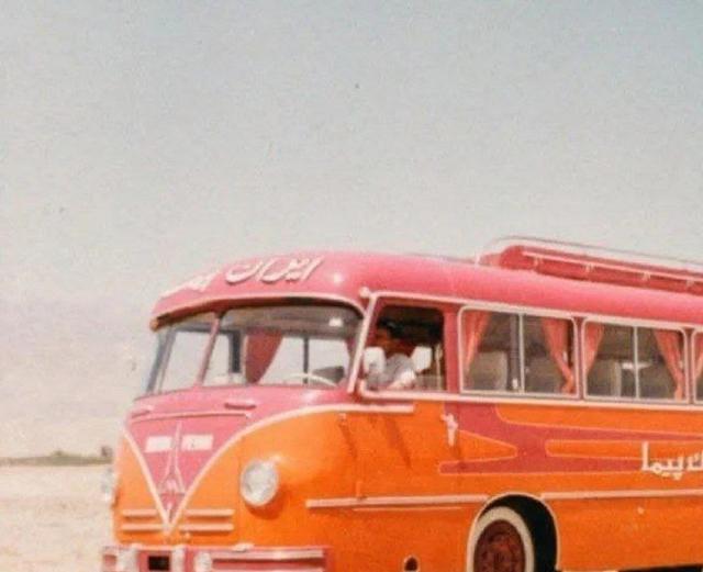 یک عکس ناب از اتوبوس قدیمی ایران‌پیما در اواخر دهه سی