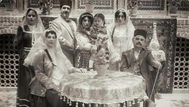 گلاره عباسی تصاویر سیاه و سفید "بامداد خمار" را منتشر کرد/ رونمایی از لیست پرستاره نرگس آبیار (عکس)