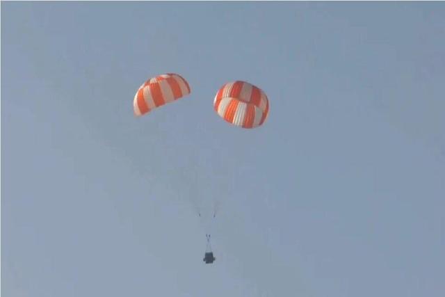 هند چتر نجات اولین کپسول حامل فضانوردان خود را آزمایش کرد