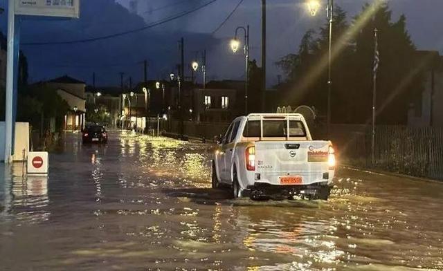 طوفان و سیل شدید در مناطقی از یونان+فیلم