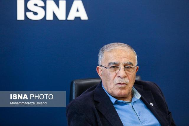 روشن: فوتبال ایران درگیر بازیکن پولی است/ قلعه‌نویی بازیکن جوان در اختیار ندارد