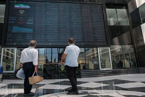 بورس عقب نشینی کرد / کاهش ۸ هزار واحدی شاخص کل