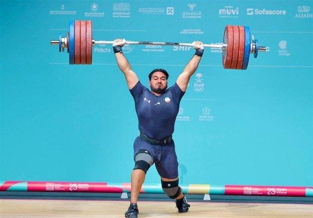 وزنه‌بردار رکورددار جوانان جهان: از مردم ایران عذرخواهی می کنم