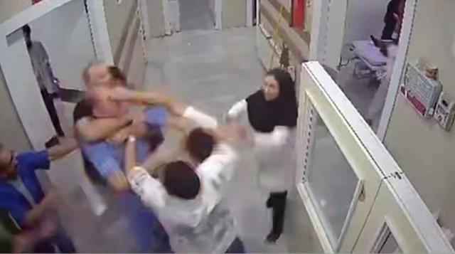 افزایش خشونت علیه کادر درمان/وزارت بهداشت پیگیر دفاع از حقوق کادر درمان باشد