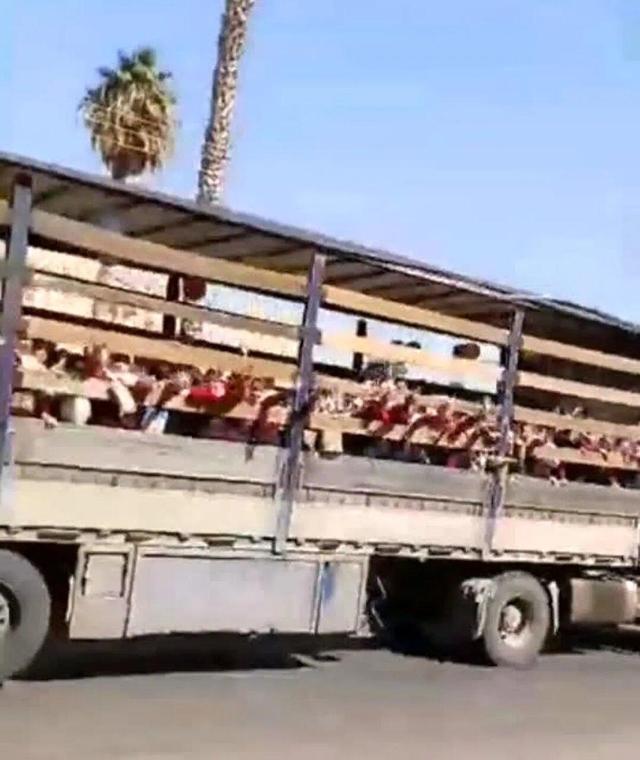 مدیر یک مدرسه در جهرم برکنار شد/ عکس