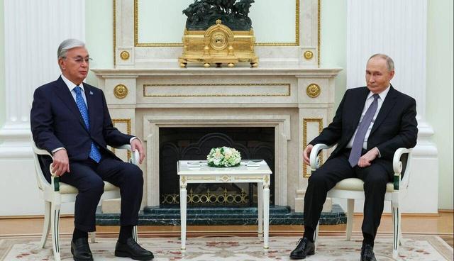 ببینید | استقبال باشکوه پوتین از رئیس‌جمهور قزاقستان در مسکو