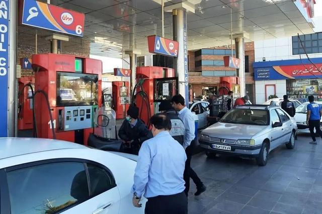 قیمت واقعی بنزین داخلی چند است؟