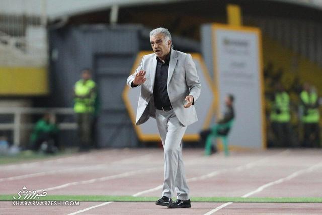 این آقا چه کاره است که بخواهد ستاره استقلال را کوچک کند؟/ چه کسی به شما اجازه داده شخصیت بازیکن استقلال را خرد کنی؟