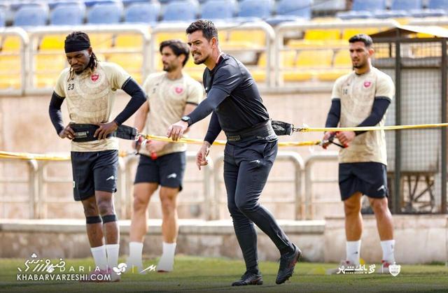 تمرین طناب‌کشی پرسپولیسی‌ها به خاطر تراکتور +عکس