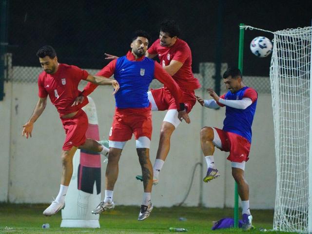 سامان قدوس آنفلوآنزا گرفت!/ تمرین بانشاط تیم ملی در العین؛ عمری با فیزیوتراپ تمرین کرد