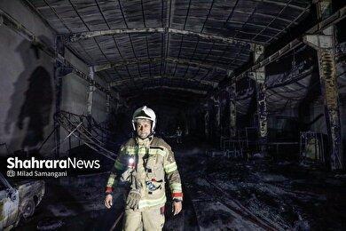 وقوع آتش سوزی گسترده در یک کارگاه چوب و تولید مبلمان در مشهد