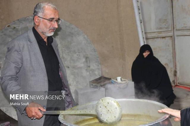 آئین سنتی و مذهبی «سمنوپزان» در بنای تاریخی مقدس زاده ساوه