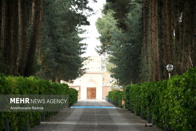 بازدید نماینده یونسکو از میراث جهانی باغ و عمارت اکبریه