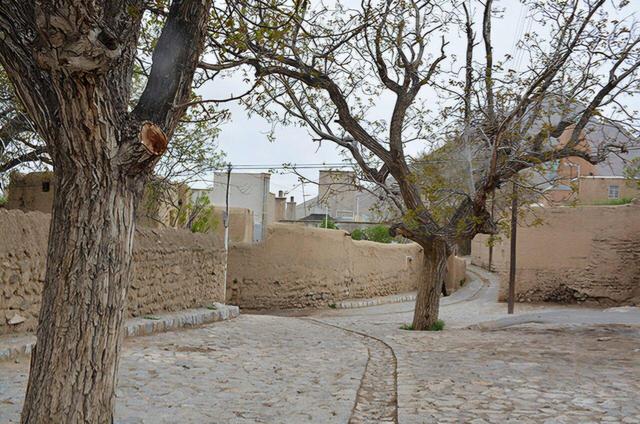 روشنایی محورگلپایگان–وانشان و ۲ میدان در روستای وانشان اجرایی می‌شود