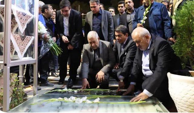 ادای احترام وزیر نیرو به مقام شامخ شهید سلیمانی