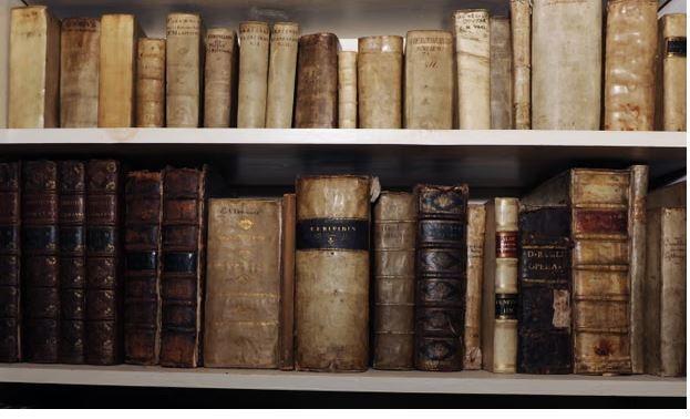 سرقت بزرگ دو کتاب عتیقه