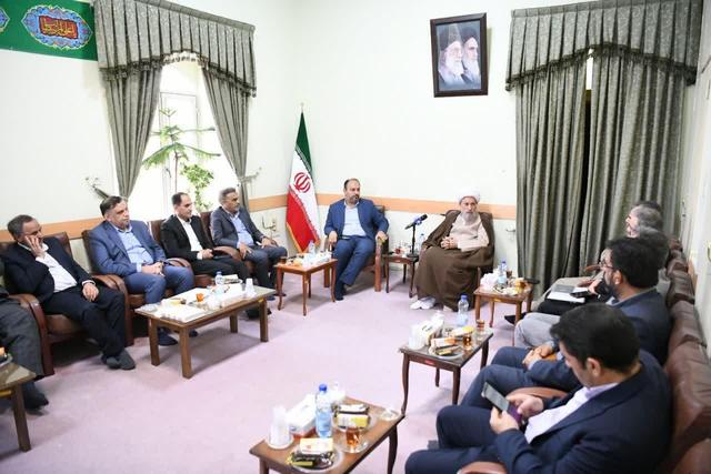 امام جمعه شیراز: کلید همراهی نسل جدید، تعامل است نه تقابل