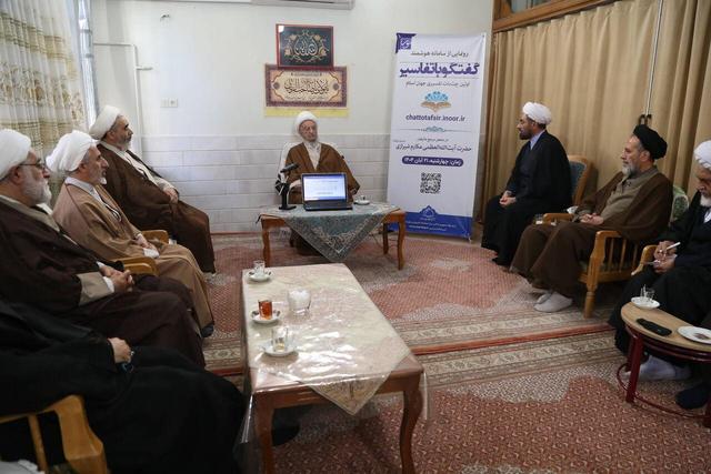 آیت‌الله مکارم شیرازی: حوزه علمیه در بهره‌گیری از هوش مصنوعی پیشرو است