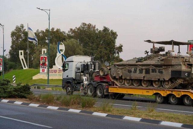 انتقال تجهیزات نظامی سنگین رژیم صهیونیستی به مرز لبنان +فیلم