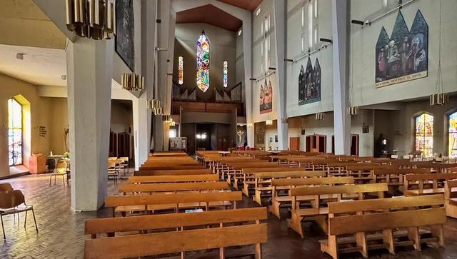 اثر ارزشمند معماری گوتیک؛ یک دیوار کاذب روی تپه! (+تصاویر)