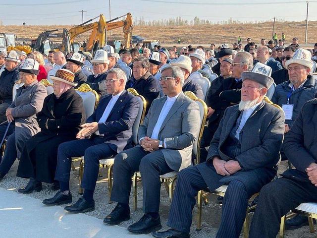 کلنگ‌زنی منطقه صنعتی «اوش» قرقیزستان با حضور هیئت اقتصادی خراسان رضوی