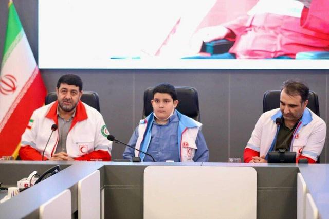 هلال‌گردی دانش‌آموزان با رئیس جمعیت هلال احمر/ دعوت از دانش‌آموزان برای عضویت در هلال‌احمر