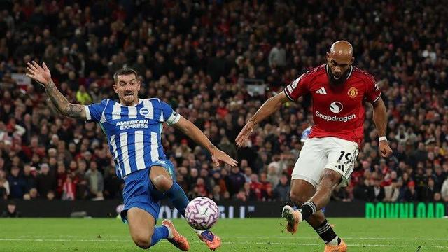 امبومو بازیکن ماه لیگ جزیره شد