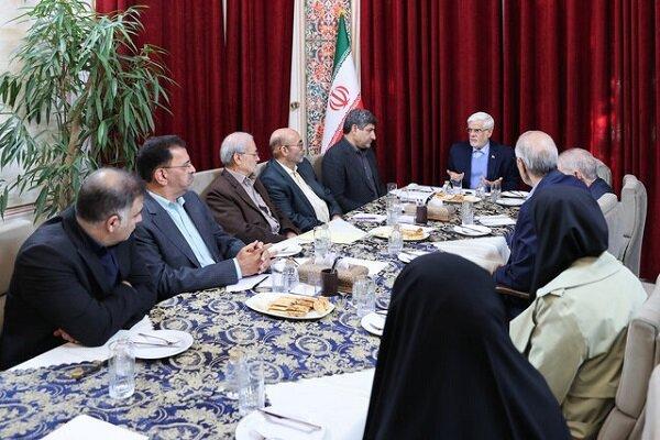 عارف: خودسوزی جوان اهوازی و خودکشی یک روزنامه‌نگار پیامی جدی برای جامعه و حاکمیت است