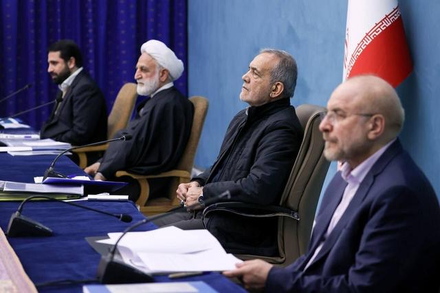 وعده رفع فیلترینگ پزشکیان در شورای عالی فضای مجازی ذبح می‌شود؟