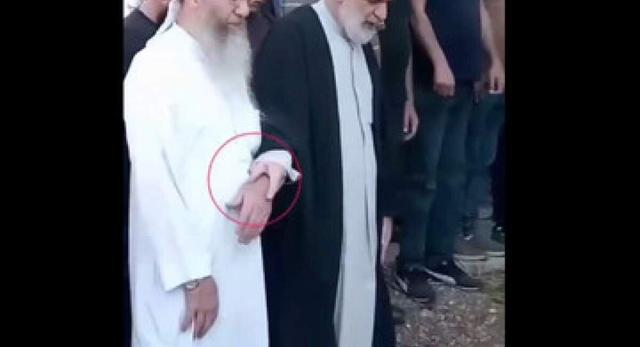 ببینید | واکنش دیدنی روحانی شیعه به اقدام روحانی اهل سنت