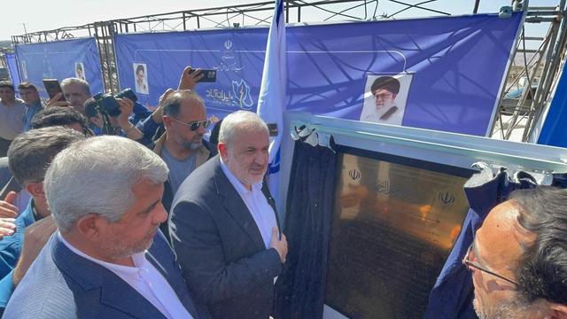 افتتاح سد انحرافی و کانال انتقال آب نجف‌آباد جیرفت توسط وزیر نیرو