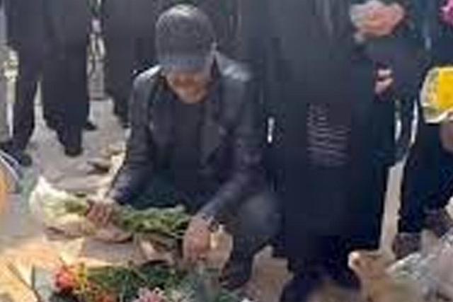 ببینید | اشک‌های مصطفی زمانی در مراسم خاکسپاری زنده‌یاد همایون ارشادی