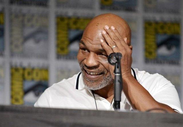 افشاگری قهرمان افسانه ای بوکس؛ انگشتان منفجر شده‌اند