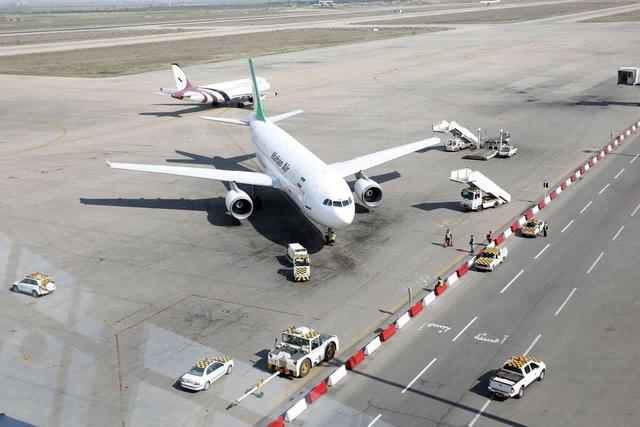 نقص فنی و ۱۵ ساعت تاخیر در پرواز مشهد به آبادان