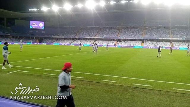 ویدیو| خودنمایی چمن باکیفیت هزاع بن زاید؛ بازیکنان ایران و کیپ ورد وارد مستطیل سبز ورزشگاه شدند