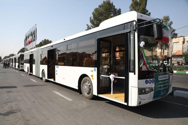 اتوبوس‌های ۱۲متری درون شهری وارد قم می‌شود