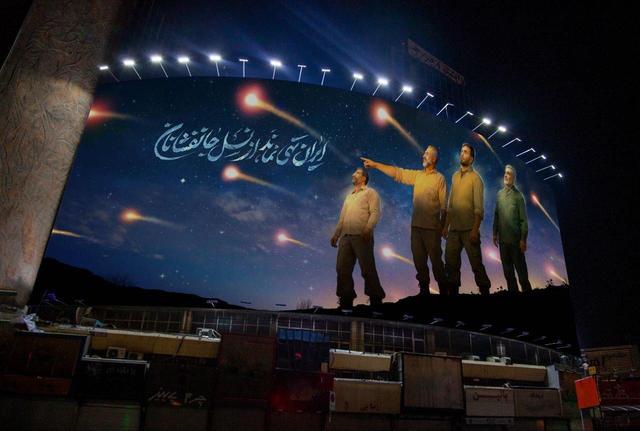 «ایران تهی نماند از نسل جانفشانان» دیوارنگاره میدان ولیعصر (عج) شد